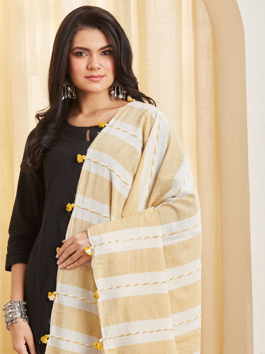 Dhara dupatta stripe band detail
