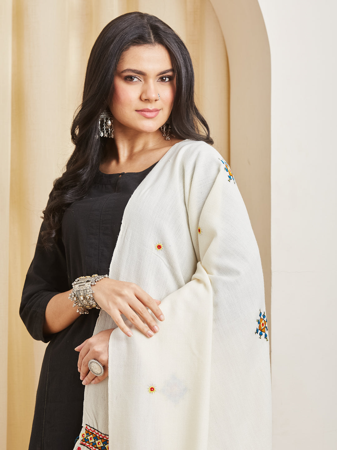 Aarsi ivory Kutchi dupatta