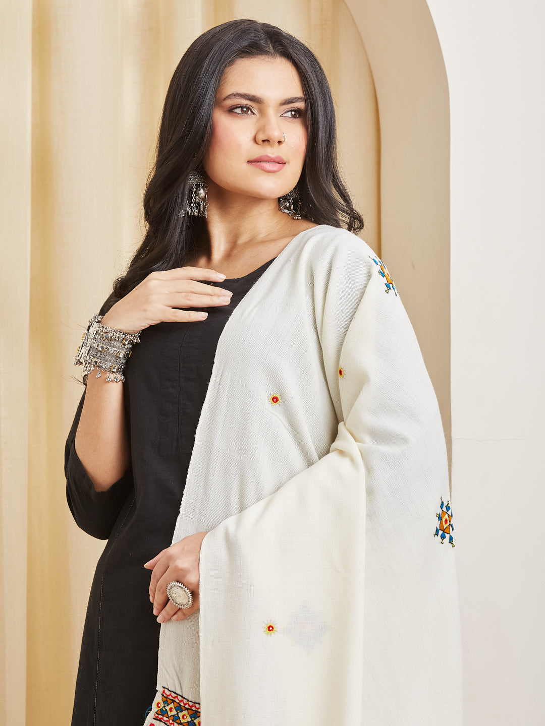 Aarsi ivory Kutchi dupatta