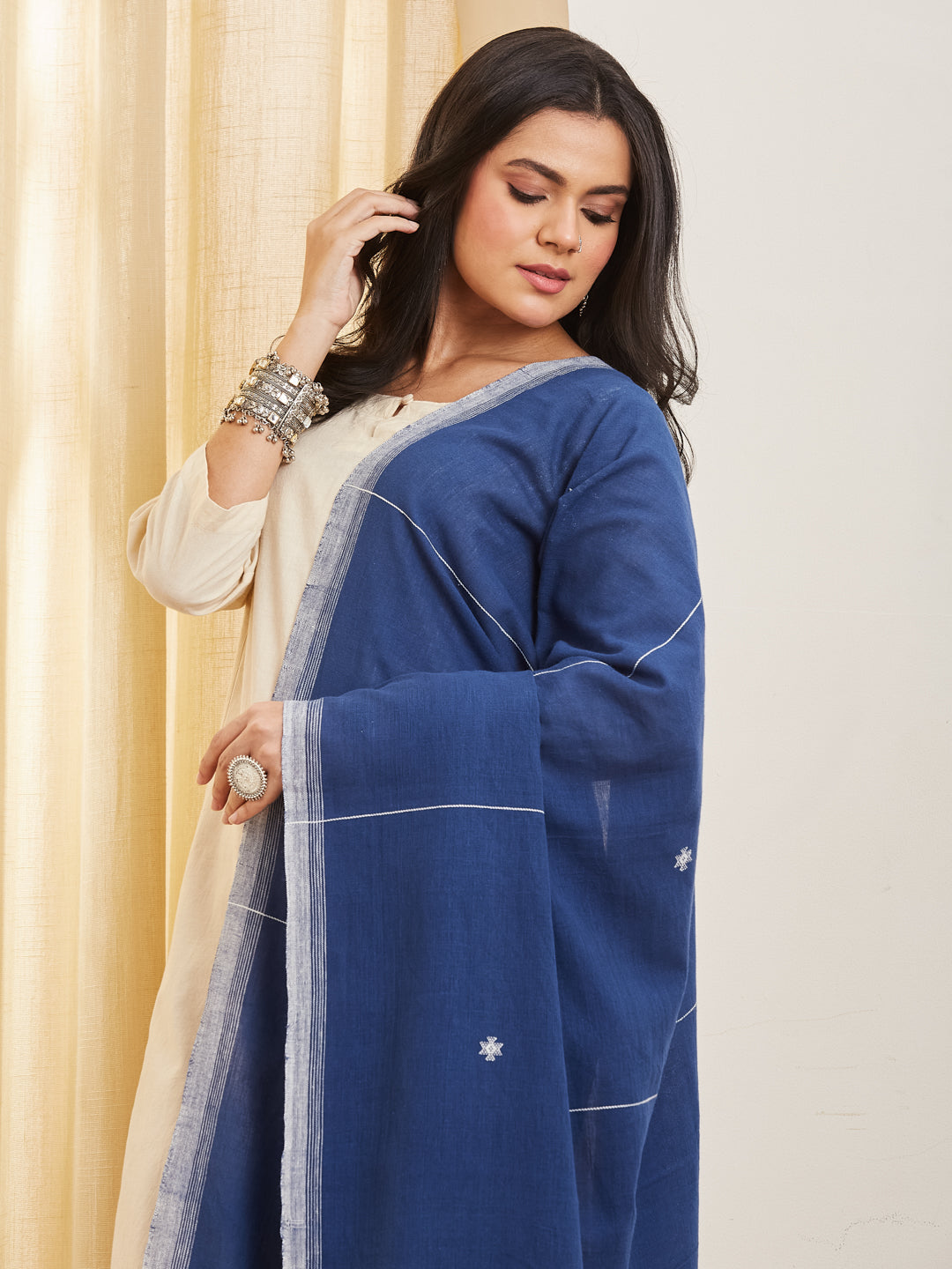 Amber dupatta striped end panel