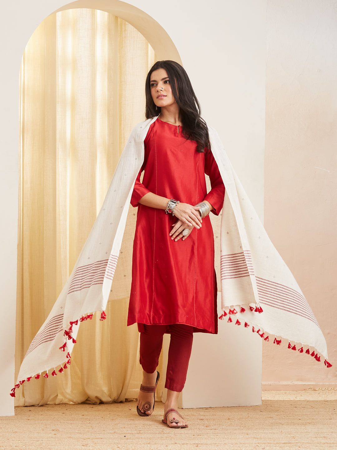Alta ivory Tangaliya dupatta draped