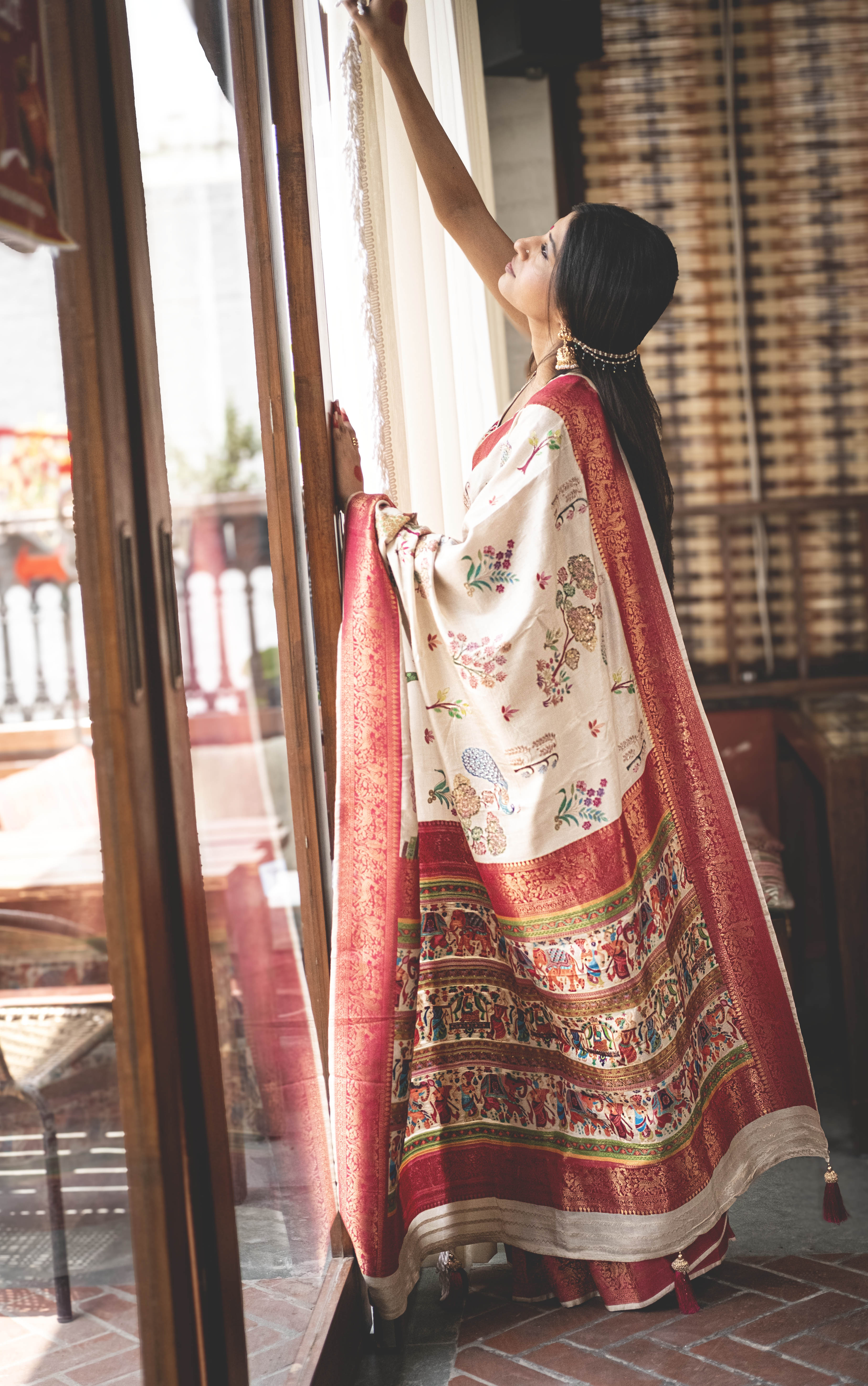 Aparajita Radha ivory Kalamkari silk saree, hand-painted figurative panel detail